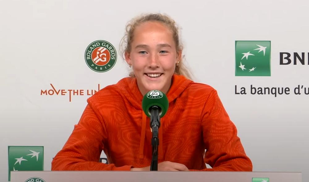 Insolite - Mirra Andreeva au secours d'une coccinelle à Roland-Garros