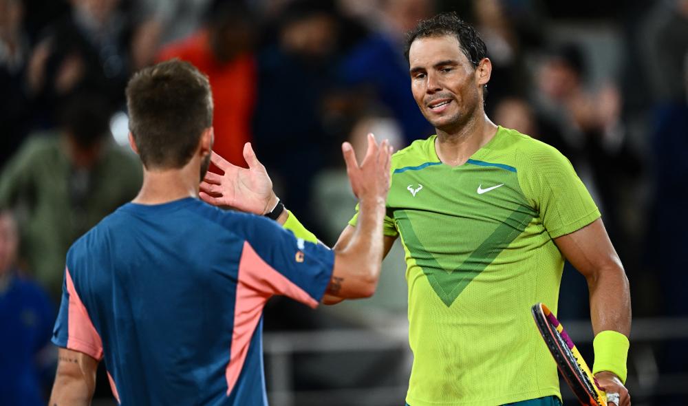 La belle poignée de mains entre Nadal et Moutet