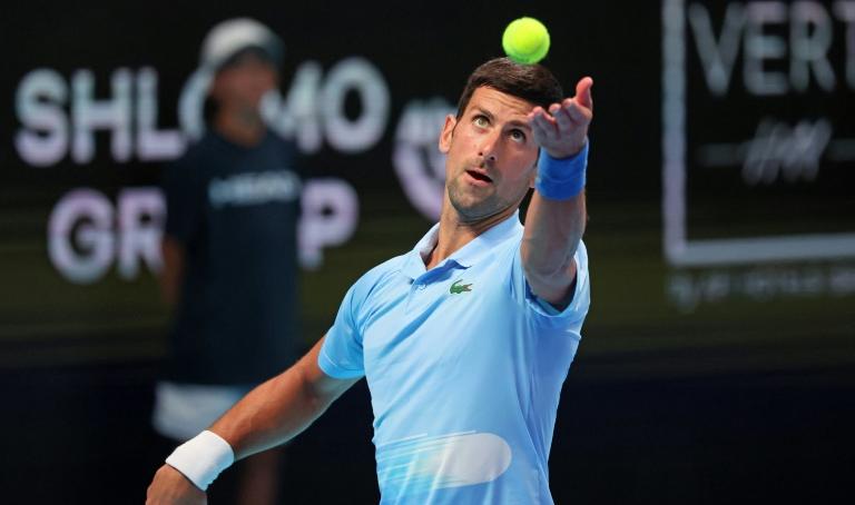 Djokovic est le 1er joueur cette année à remporter un titre sur chacune des 3 surfaces
