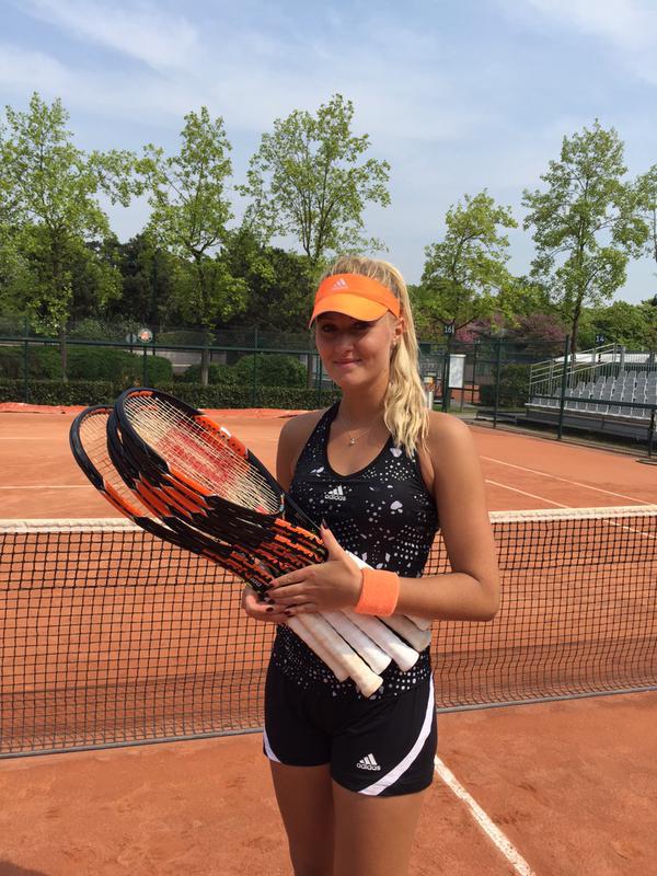 Mladenovic et sa nouvelle raquette, la Wilson Burn, pour attaquer la terre battue