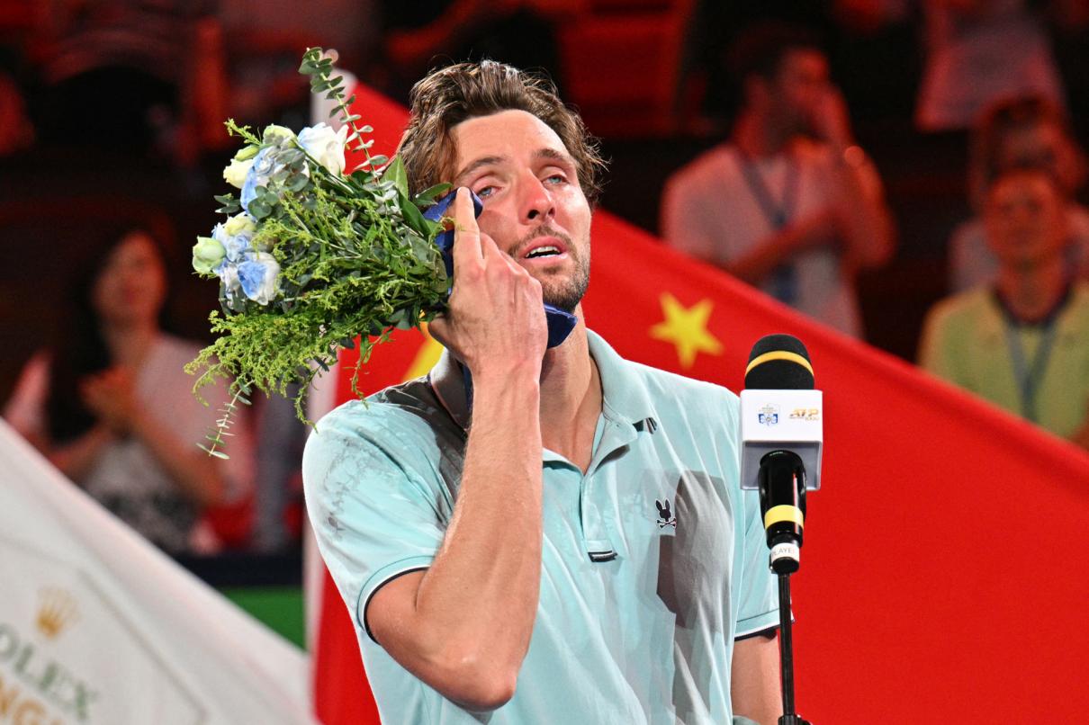 Rinderknech, Dikalahkan oleh Sepupunya di Shanghai: 