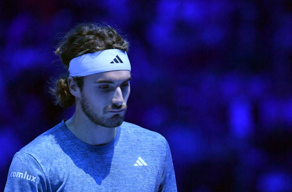 Tsitsipas: My apologies to the crowd, that came today to watch the match, that I wasn't able to finish it