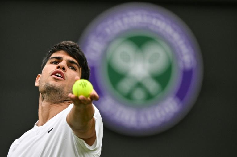Alcaraz : Mon service a été une arme majeure en finale contre Djokovic