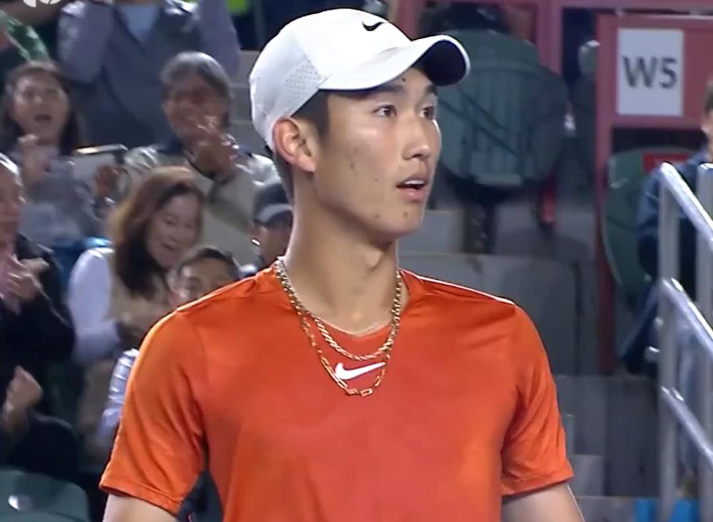 Shang, une première victoire à Wimbledon 