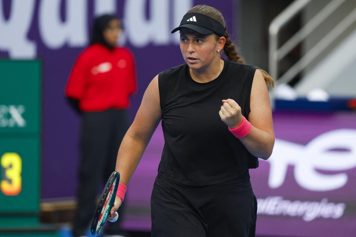 Ostapenko écrase Jabeur et se hisse en demi-finale à Doha