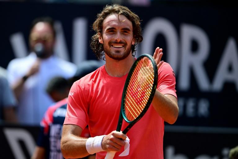 Tsitsipas rejoint les huitièmes avec autorité à Shanghai 