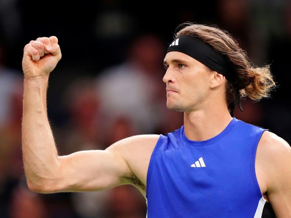 ATP Paris : в упорной борьбе Зверев пробился в 1/8 финала