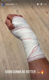 Rinderknech blessé au poignet droit