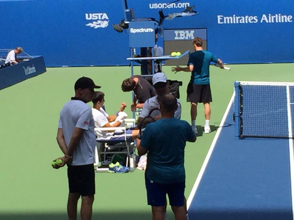 Djokovic a encore mal au poignet