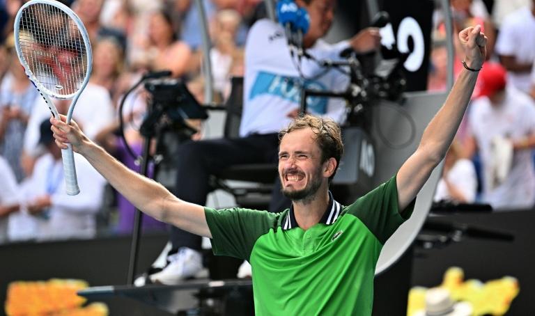 Medvedev se fait une petite frayeur mais passe au second tour de l’Open d’Australie