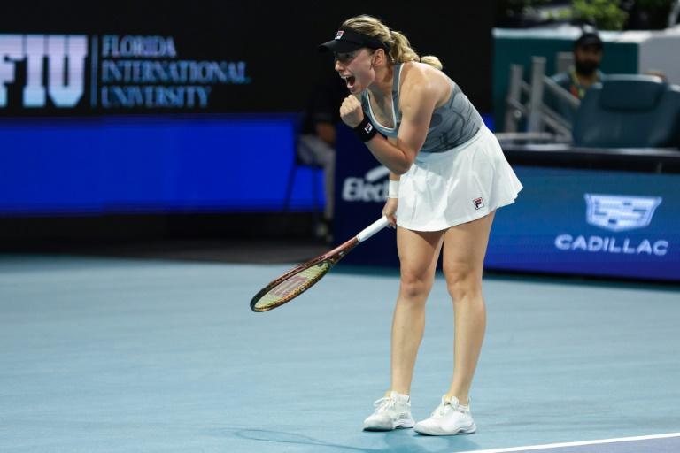 Alexandrova résiste au retour de Pegula et rejoint les demi-finales à Stuttgart