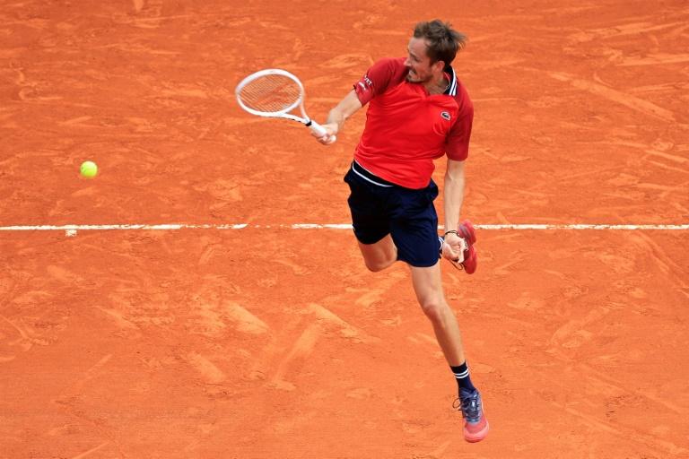 Qualifié pour le deuxième tour, Medvedev peut souffler : “À un moment, il a décidé de jouer à son meilleur niveau”