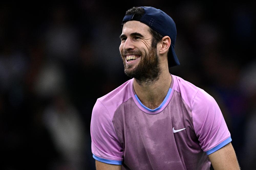 Dimitrov exténué, Khachanov retrouve enfin les demies à Paris-Bercy