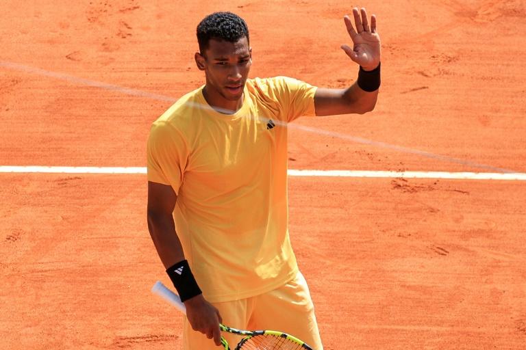 Injouable, Auger-Aliassime mate Ruud et défiera Sinner en quart de finale à Madrid