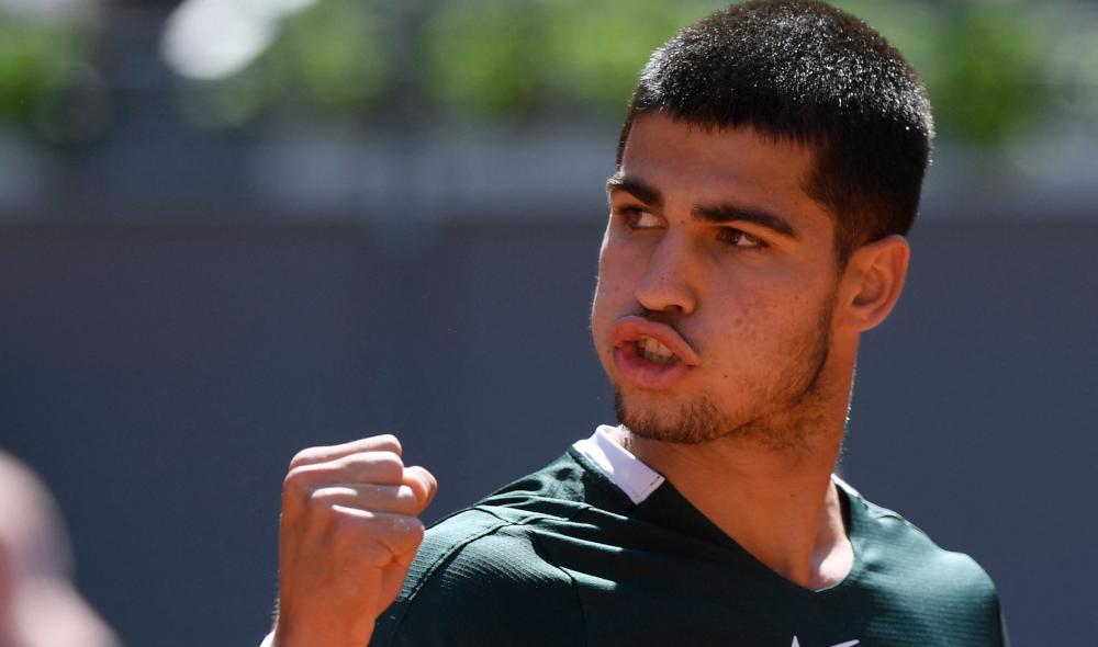 Alcaraz est le tout 1er joueur à battre Nadal et Djokovic dans un même tournoi sur terre battue