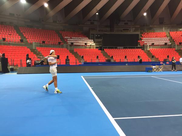 Nadal prend ses marques au Hua Mark Indoor Stadium de Bangkok où il affrontera Djokovic en exhibition ce vendredi à 14h (heure française).
