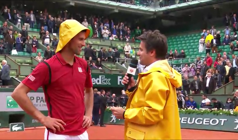 Djokovic et Santoro en ciré de pêcheur pour l'interview de fin de match