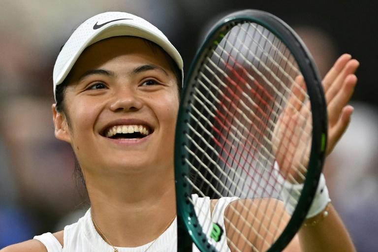 « J’ai vu un bouchon de champagne voler sur le court, à votre santé », Raducanu exprime sa joie après sa victoire à Wimbledon