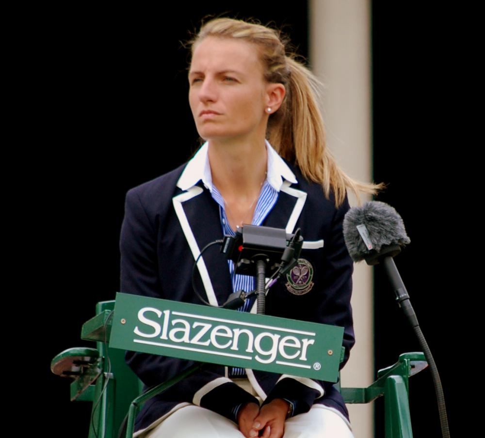 Eva Asderaki-Moore, 1ère femme à arbitrer la finale hommes de l'US Open, a été exceptionnelle sur Federer-Djokovic