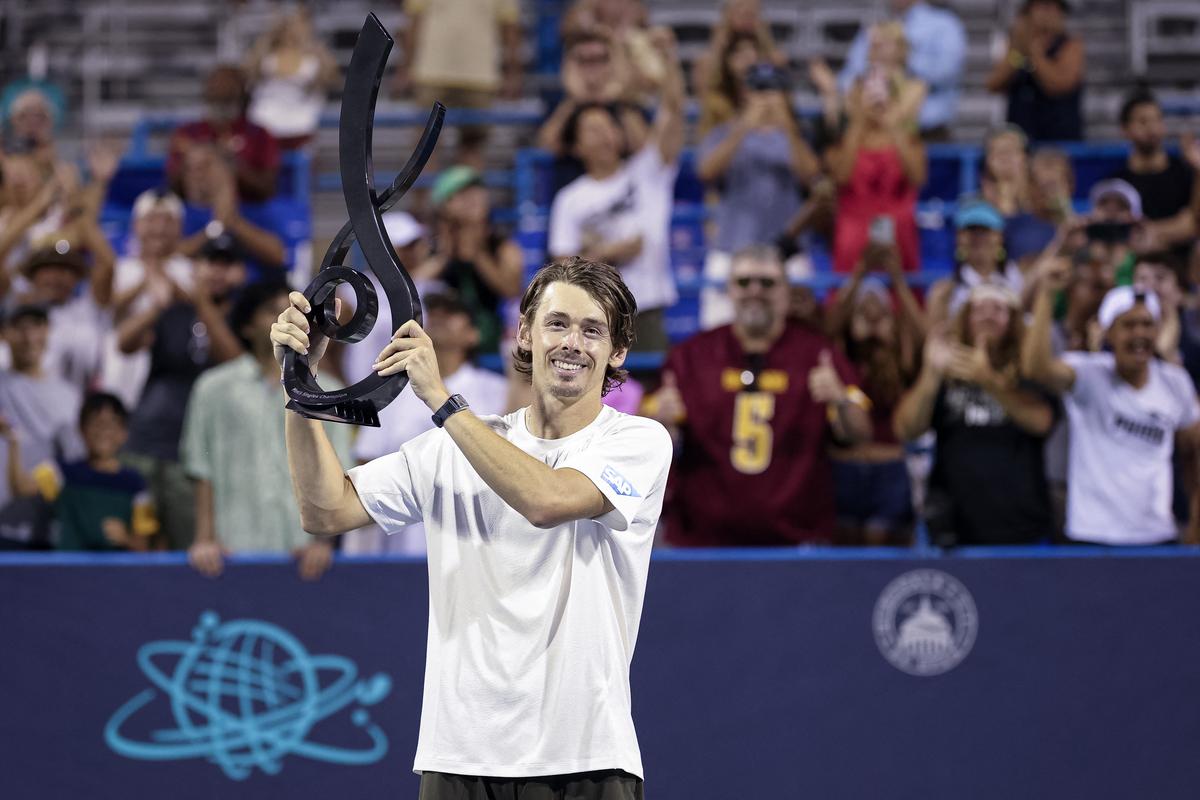 De Minaur Menangkan Turnamen Washington dengan Menyelamatkan 3 Bola Match Melawan Davidovich Fokina  