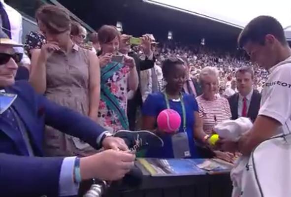 Djokovic : Oui, il m'a demandé de signer sa jambe artificielle