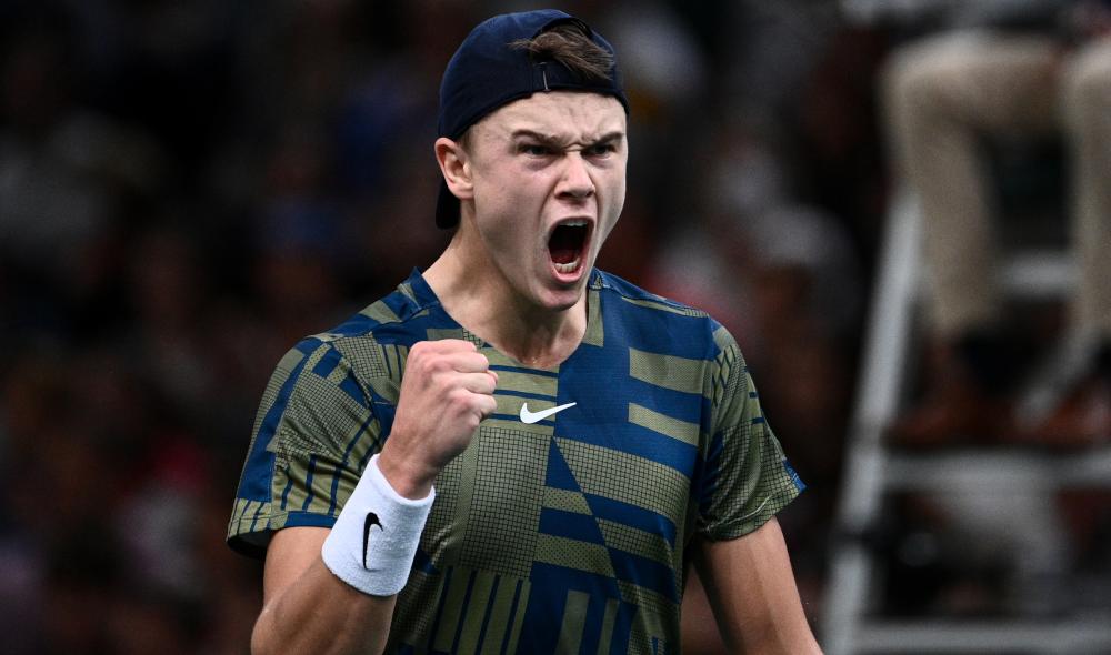 Rune stoppe Auger-Aliassime pour se hisser en finale à Bercy 