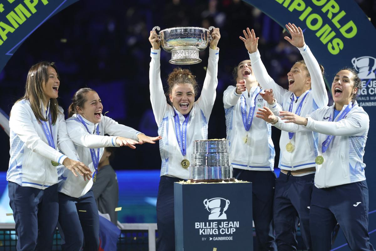 Portée par Paolini, l’Italie remporte la BJK Cup 2024 !