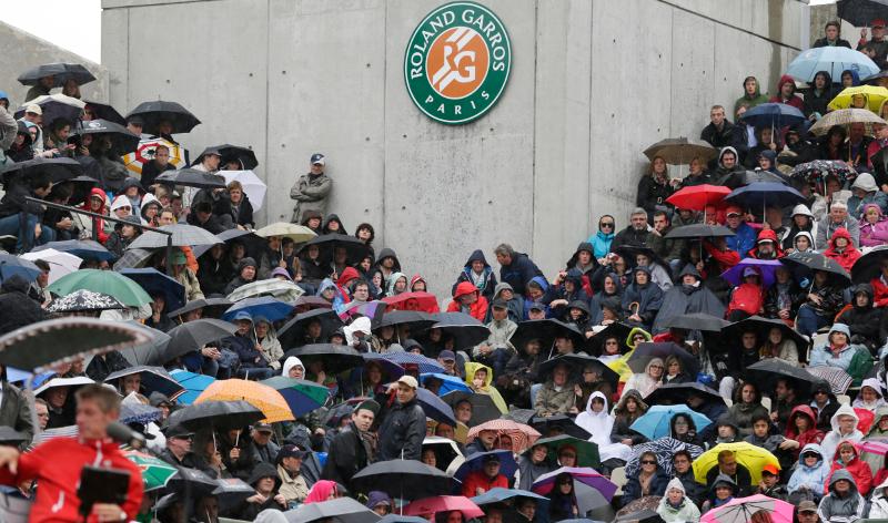 Il pleut sur Nadal et sur Roland Garros