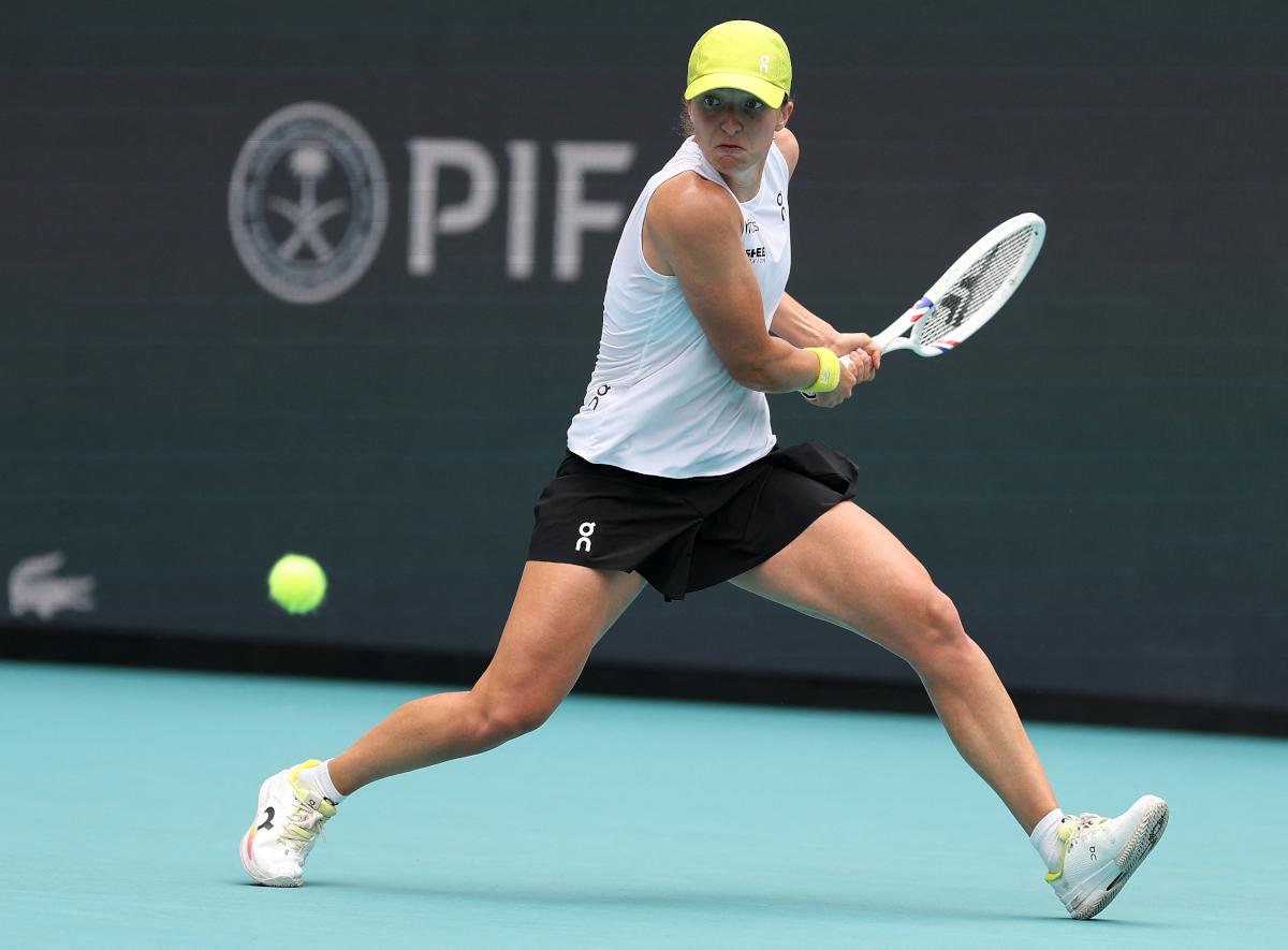 Swiatek maîtrise Mertens pour rejoindre Svitolina en huitième de finale