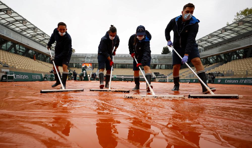 Pluie - Pas de reprise avant 16h30 à Roland Garros où on ne joue plus actuellement que sous le toit clos du Court Philippe Chatrier.