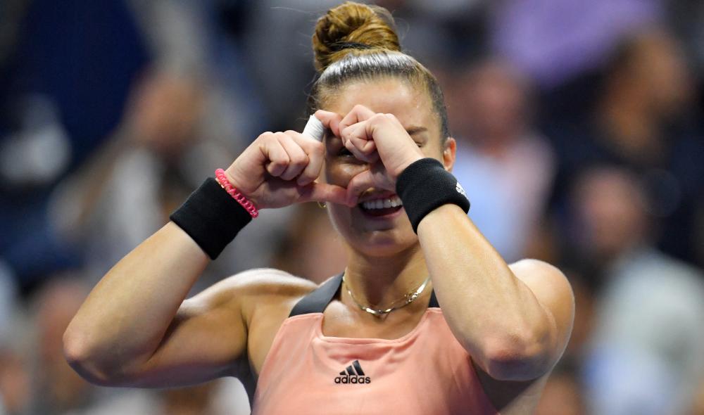 Sakkari surclasse Pliskova et rejoint Raducanu en demies 