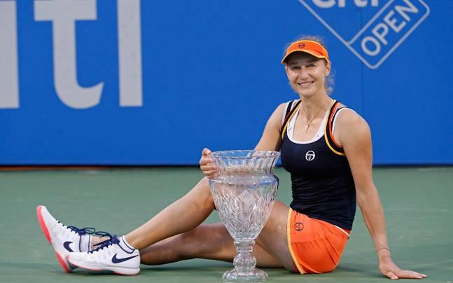 Ekaterina Makarova, ex 8eme en simple, n°1 et championne Olympique en double, devrait annoncer sa retraite au tournoi de Saint-Petersbourg.