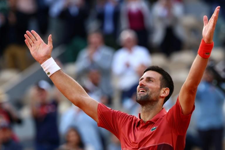 « Il est peut-être prêt pour jouer encore deux ou trois ans », Sabalenka évoque la longévité de Djokovic