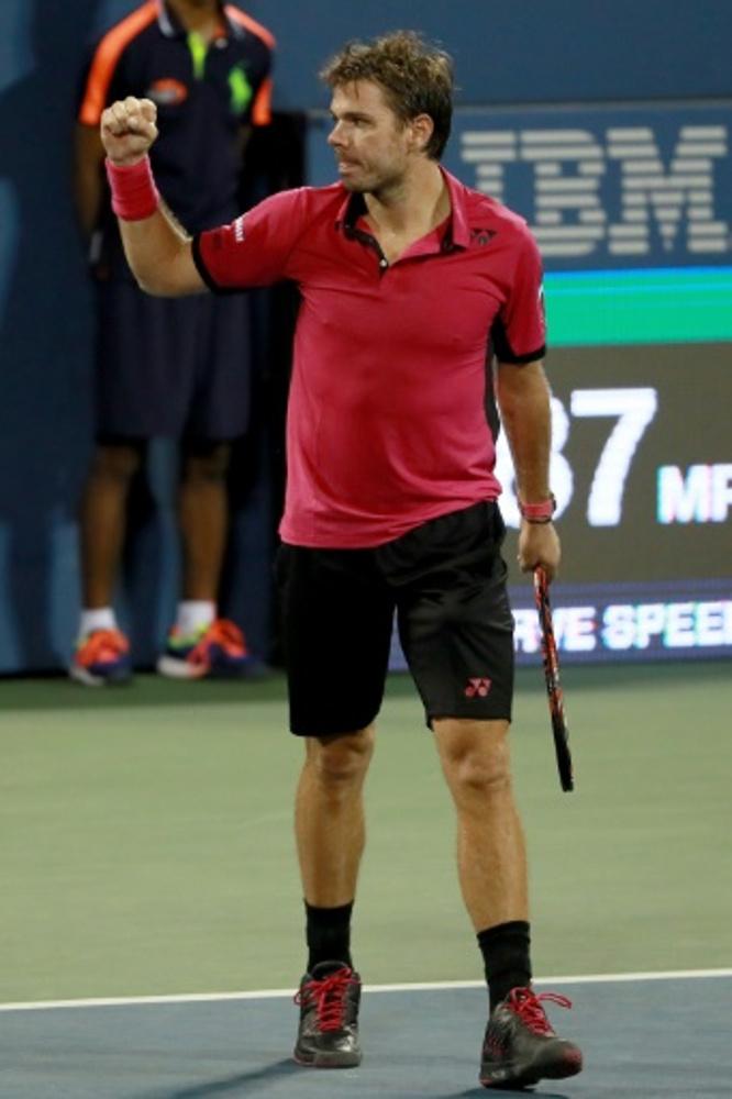 Wawrinka vire en tête face à Nishikori 