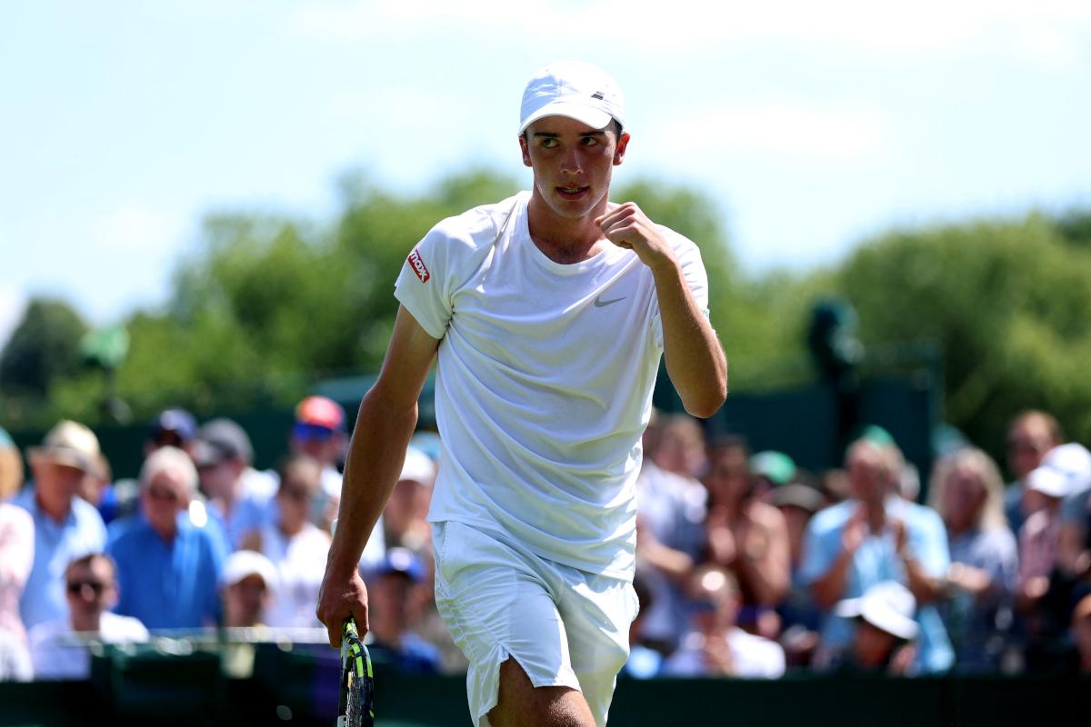 733e mondial, Tarvet se qualifie pour le deuxième tour de Wimbledon