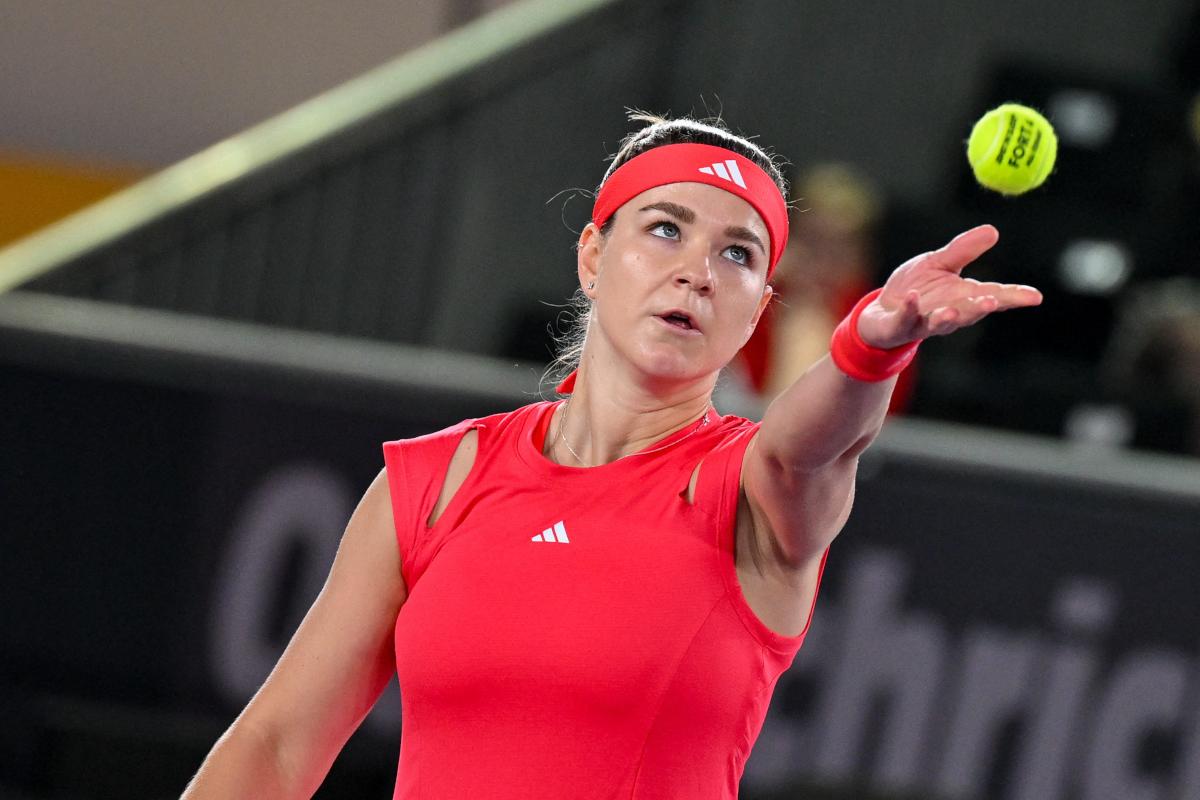 Vidéo - Quand Muchova prend les affaires d’Azarenka, blessée, après son abandon