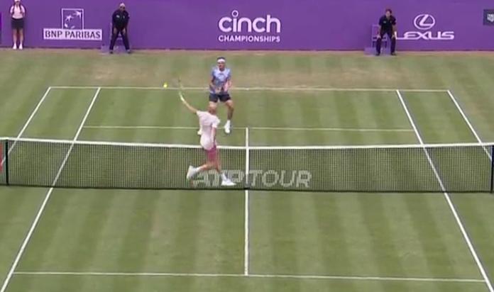 Le beau petit coup de patte de Mannarino contre Fritz !