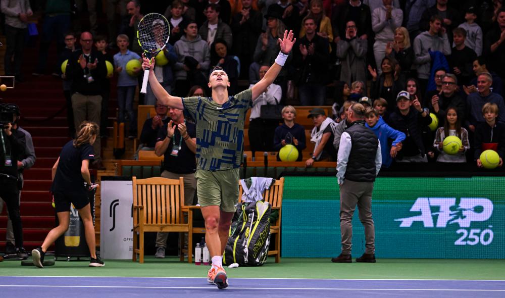 Rune s'offre Tsitsipas et le sacre à Stockholm 