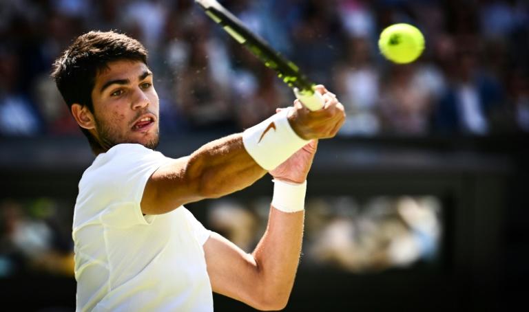 Dans la douleur, Alcaraz élimine son compatriote Munar au Queen’s